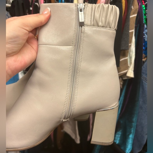 🤍 Tamaris Signe Ice White Ankle Booties 🤍 - Picture 2 of 11